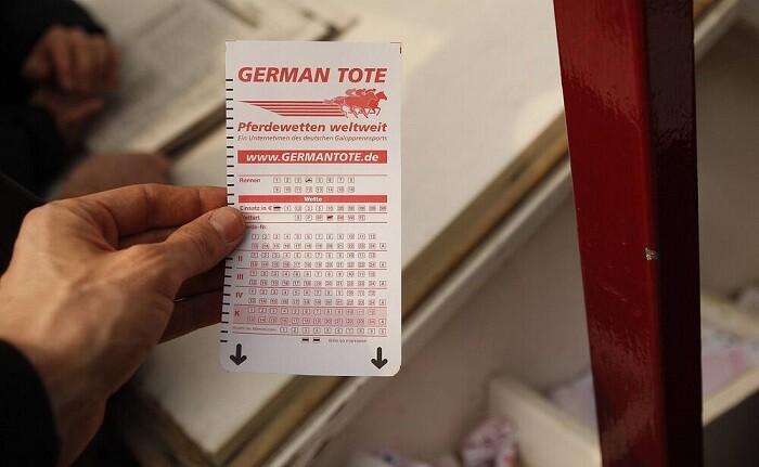  <strong>Abbildung oben:</strong>  Auf deutschen Rennbahnen kann die Platz-Zwilling-Wette mit den <em>Standard-Wettscheinen platziert werden. Online-Buchmacher zeigen diese Wettart entsprechend in ihren Auswahlmöglichkeiten an.</em>
